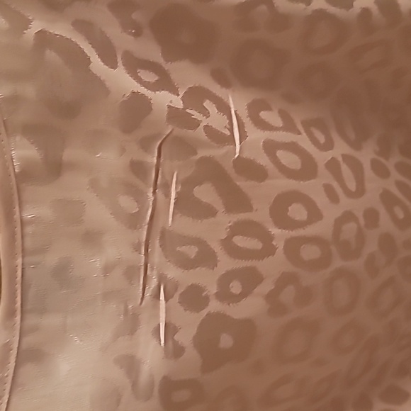 Satiny animal print ruffle sleeve blouse 👚 - Picture 13 of 13